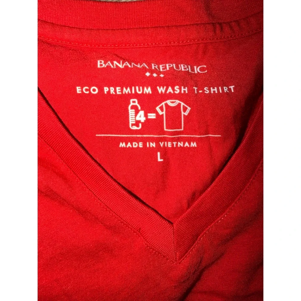 Banana Republic Mens Eco Premium Wash V-Neck T-Shirt Bundle Red and Orange Large